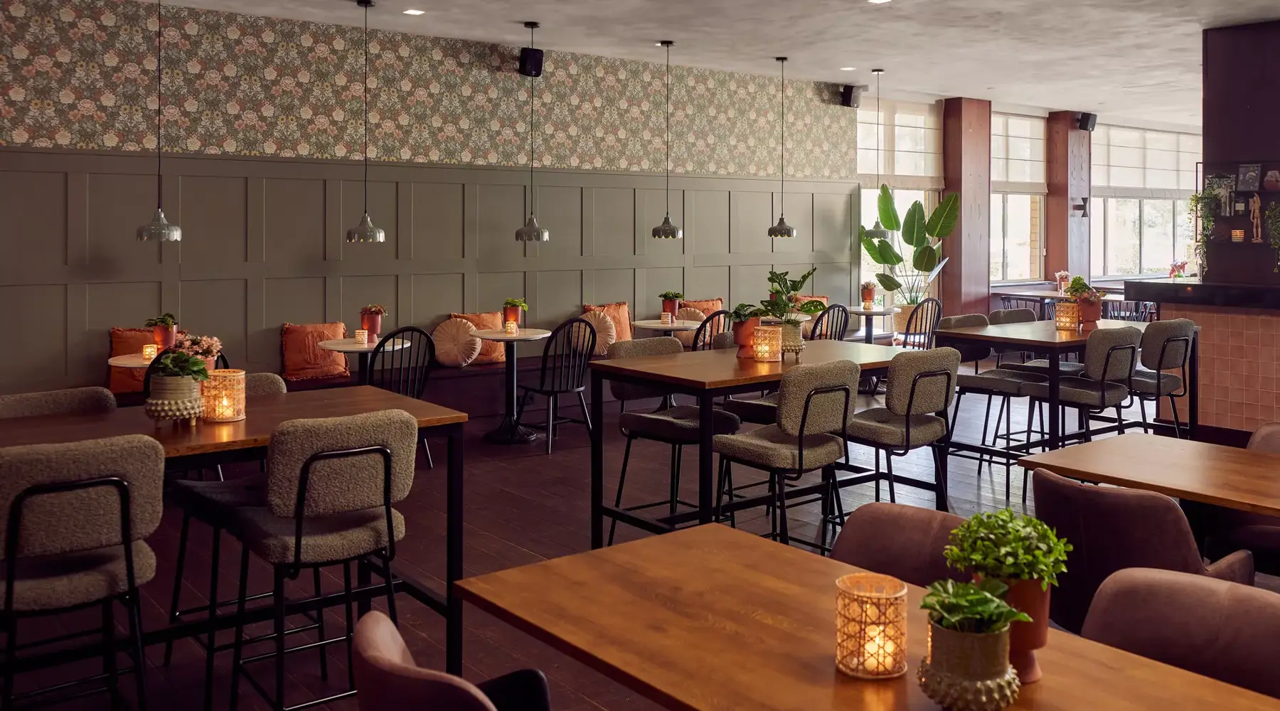 seats Grand Cafe
