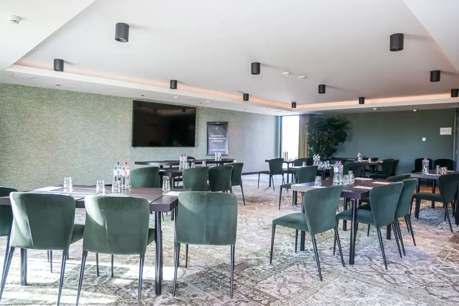 U-shaped pulpit gate arrangement at Van der Valk Hotel Gorinchem-A27