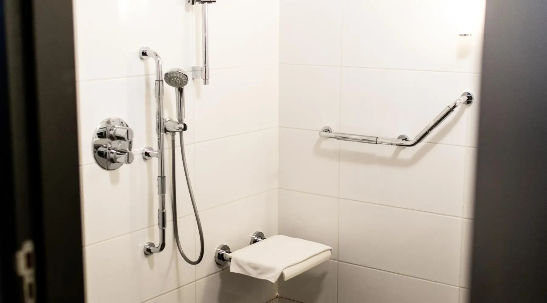 Rolstoeltoegankelijkheid | Minder validen badkamer