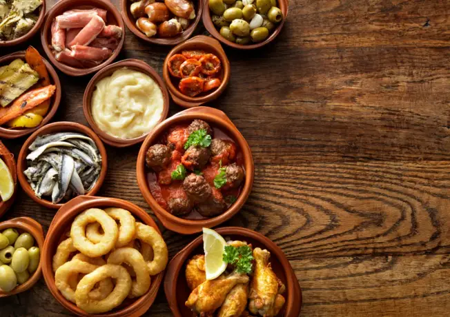 Spanische Küche | Tapas | Schalen | Tisch