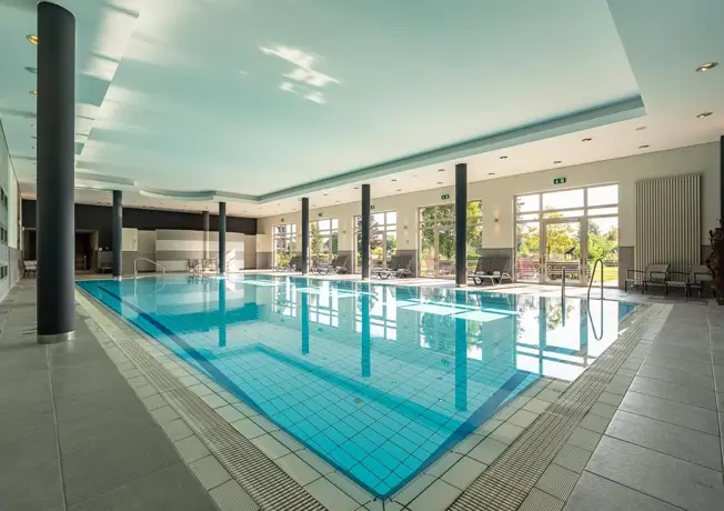 Schwimmbad Hotel Berlin Brand