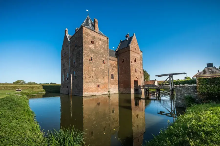 Slot Loevestein in de omgeving van Van der Valk Hotel Gorinchem-A15