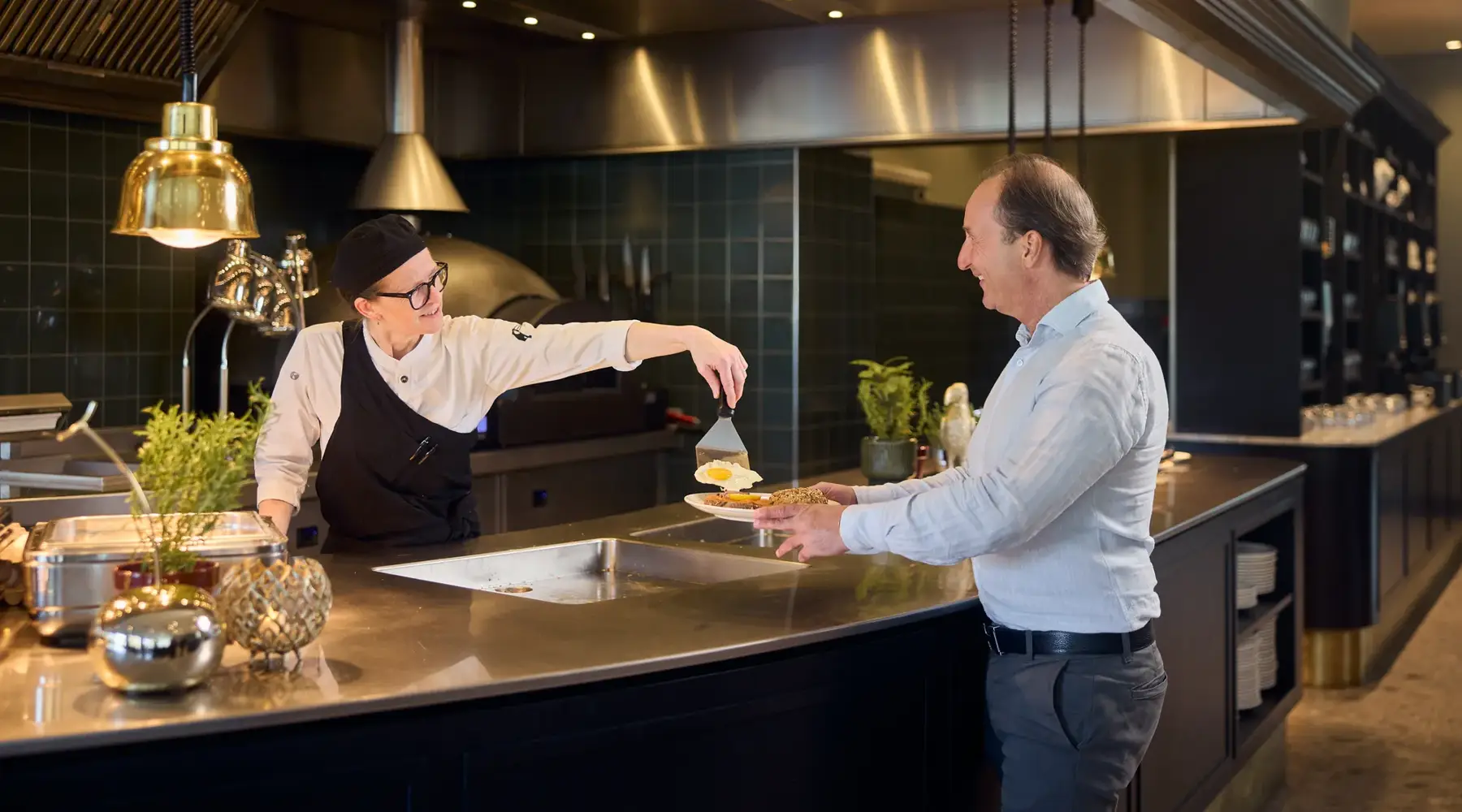 Frühstücksbuffet mit Live-Kochservice im Hotel Venlo