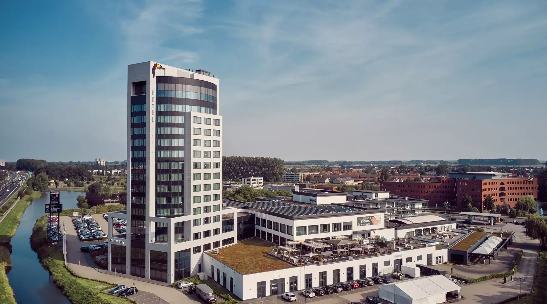 Vooraanzicht Hotel Tiel
