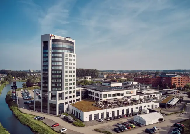 Vorderansicht des Hotel Tiel