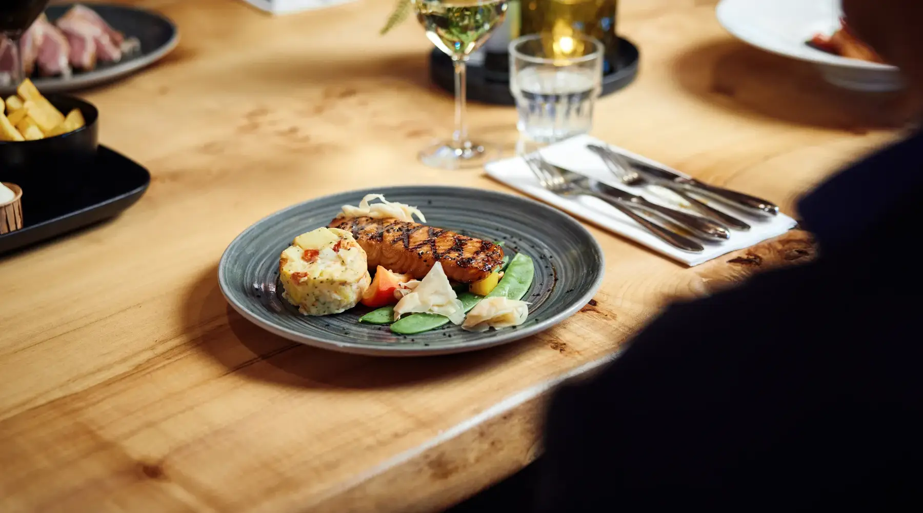 Diner in het restaurant van Hotel Drachten