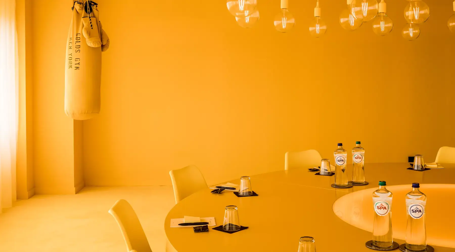 yellow room tabel