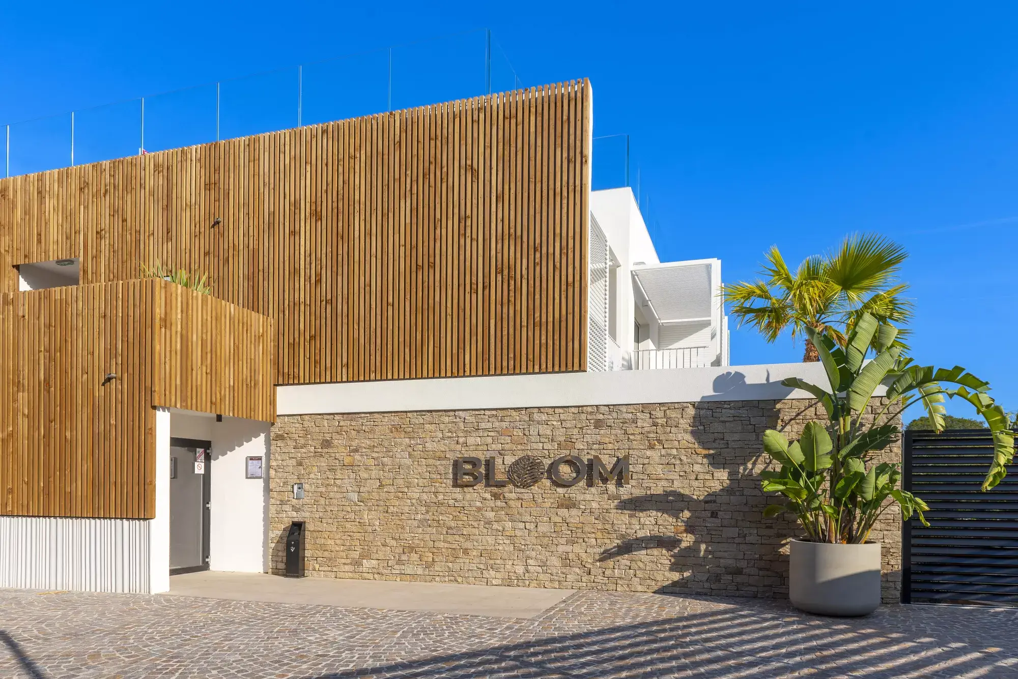 Vorderansicht des Hotel Bloom