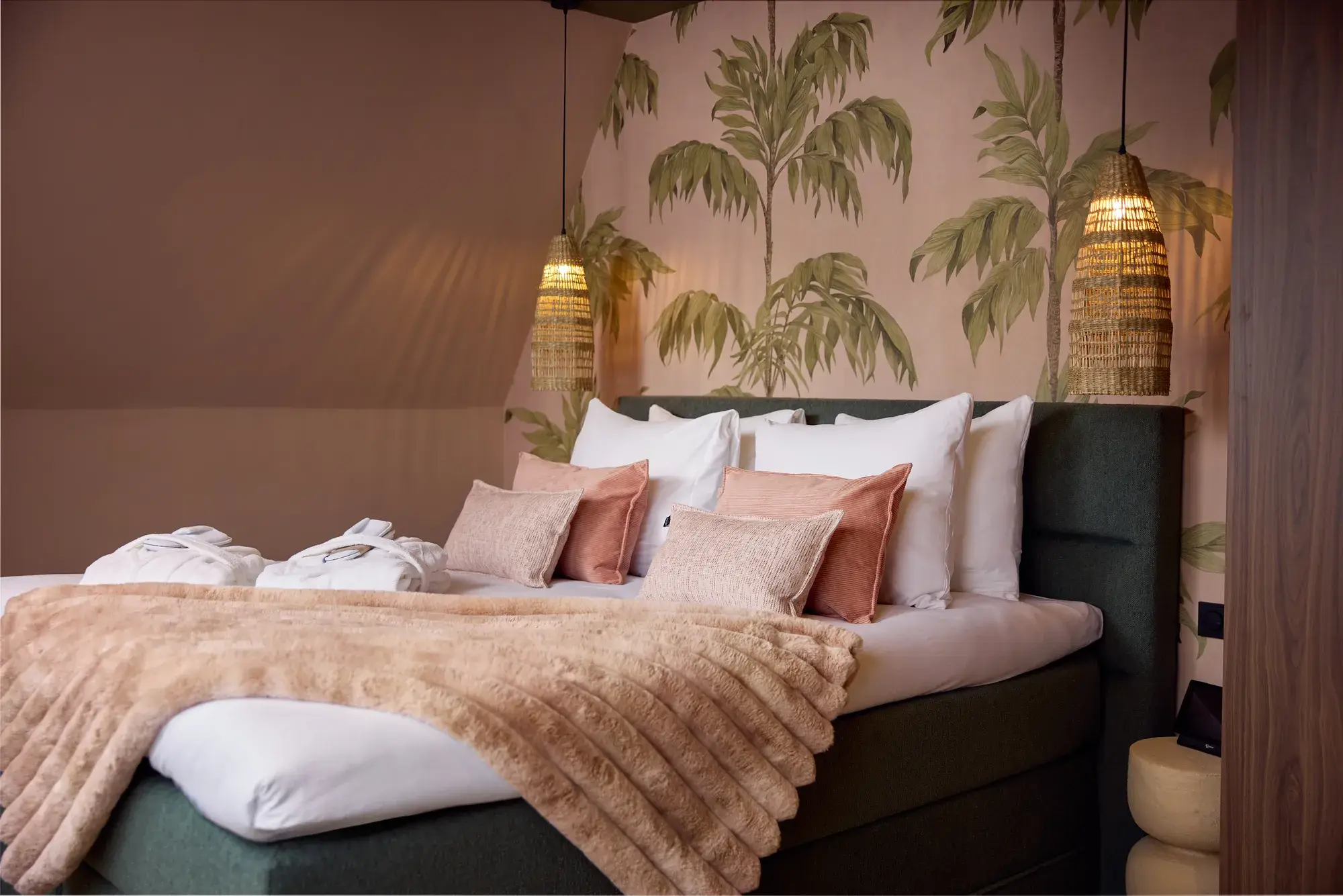 Pink Botanical Suite