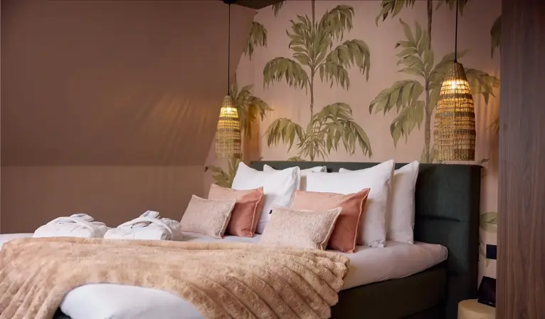 Pink Botanical Suite