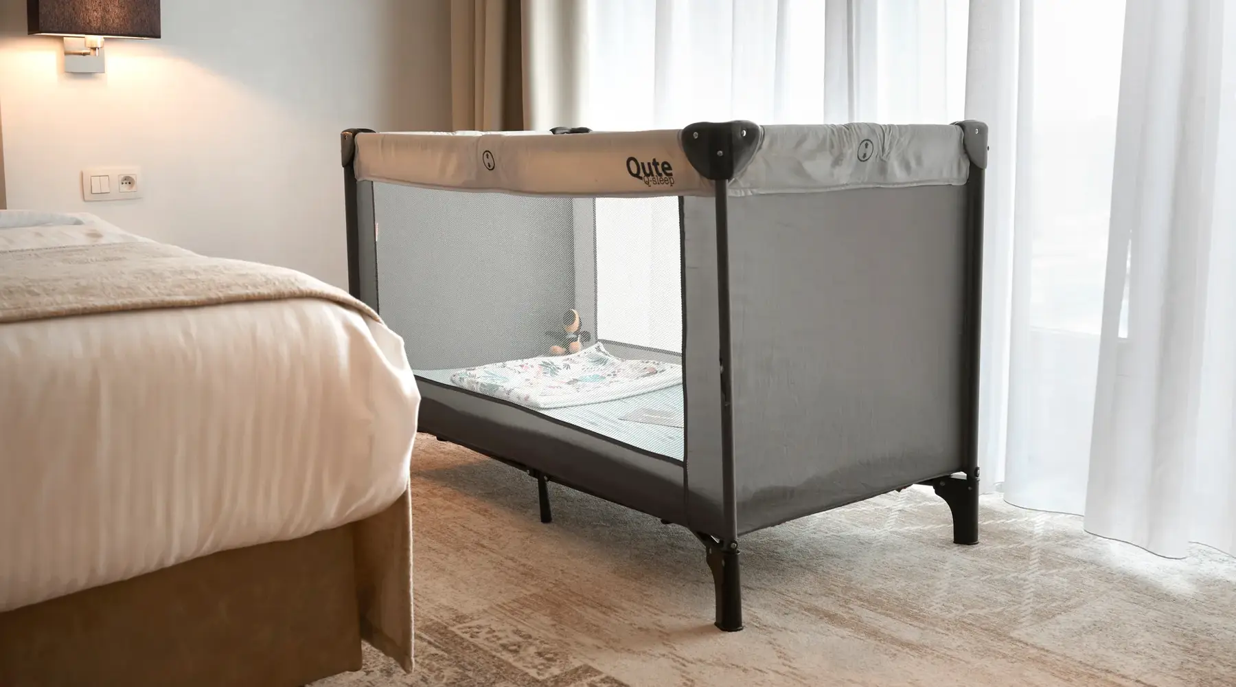 Babybed op de kamer