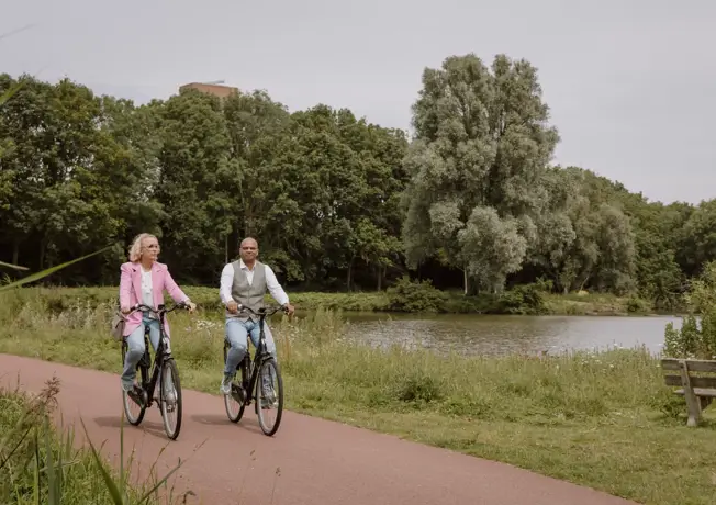 Fahre mit dem Fahrrad.