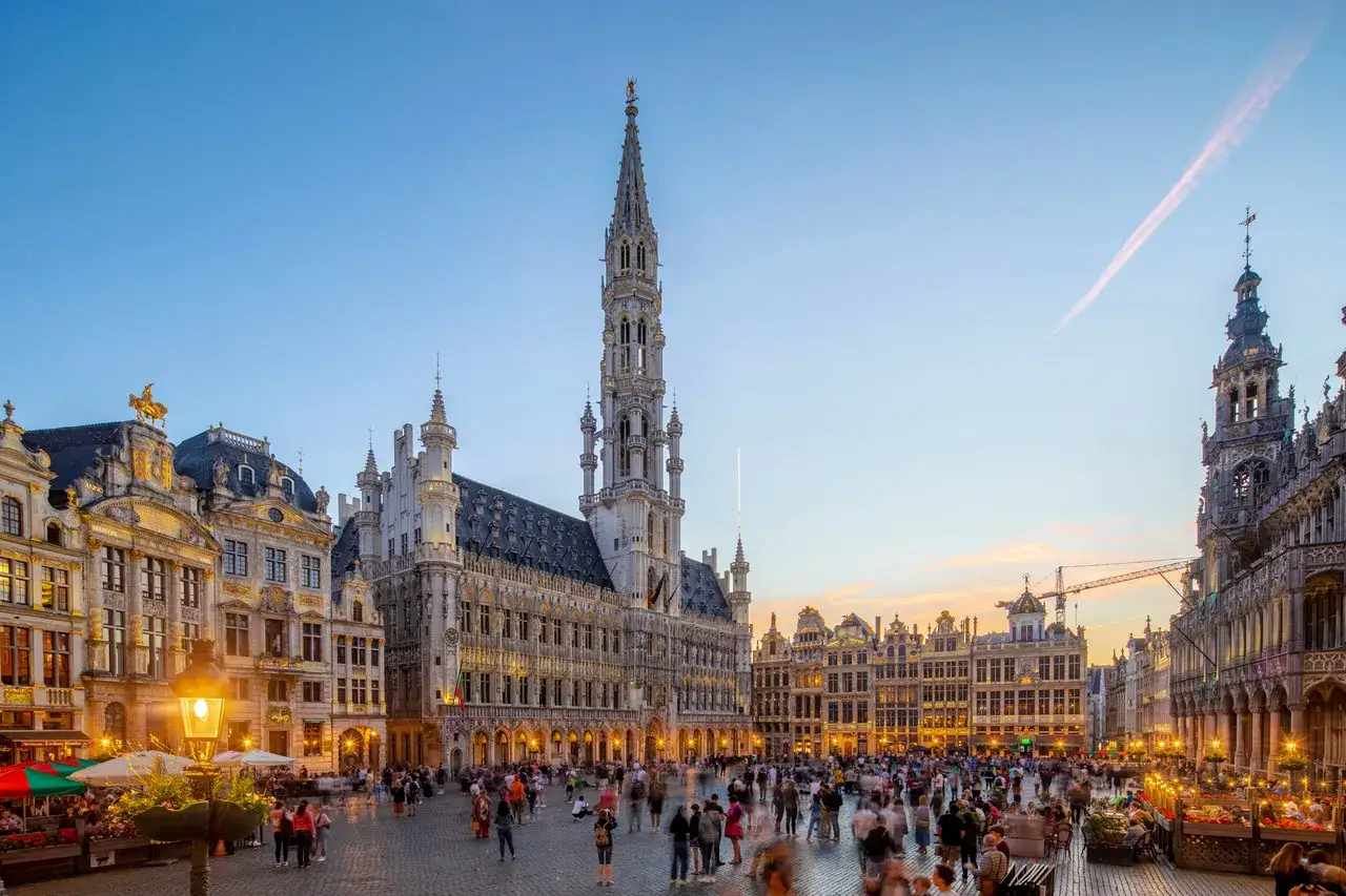 Visit Brussels from Waterloo: stay at the hotel and enjoy a trip to the capital.