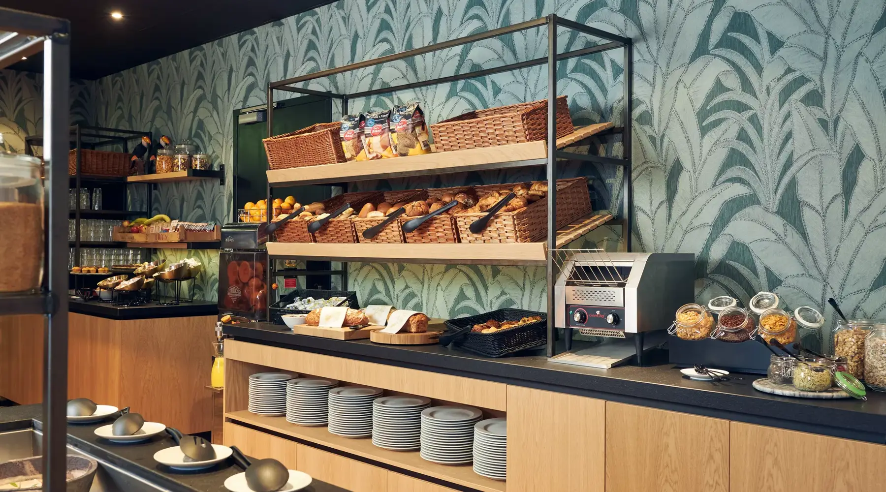 Restaurant buffet