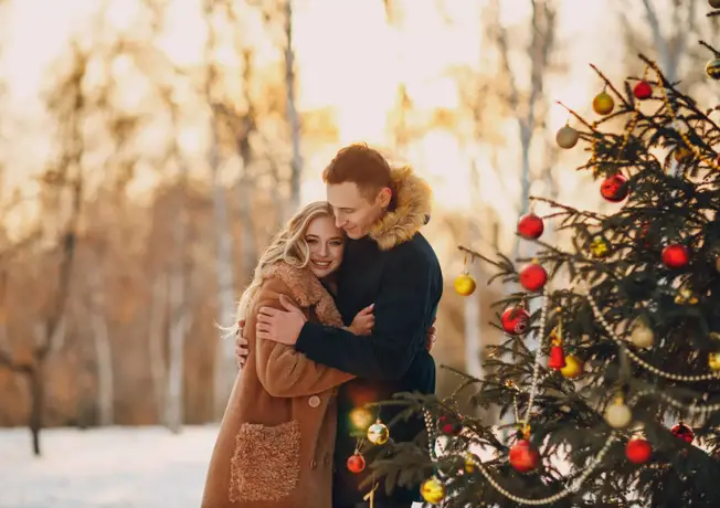 Zwei Mädchen beim Abendessen