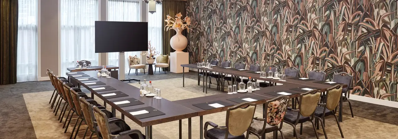 Vergaderzaal Tulp 3 in U-vorm opstelling