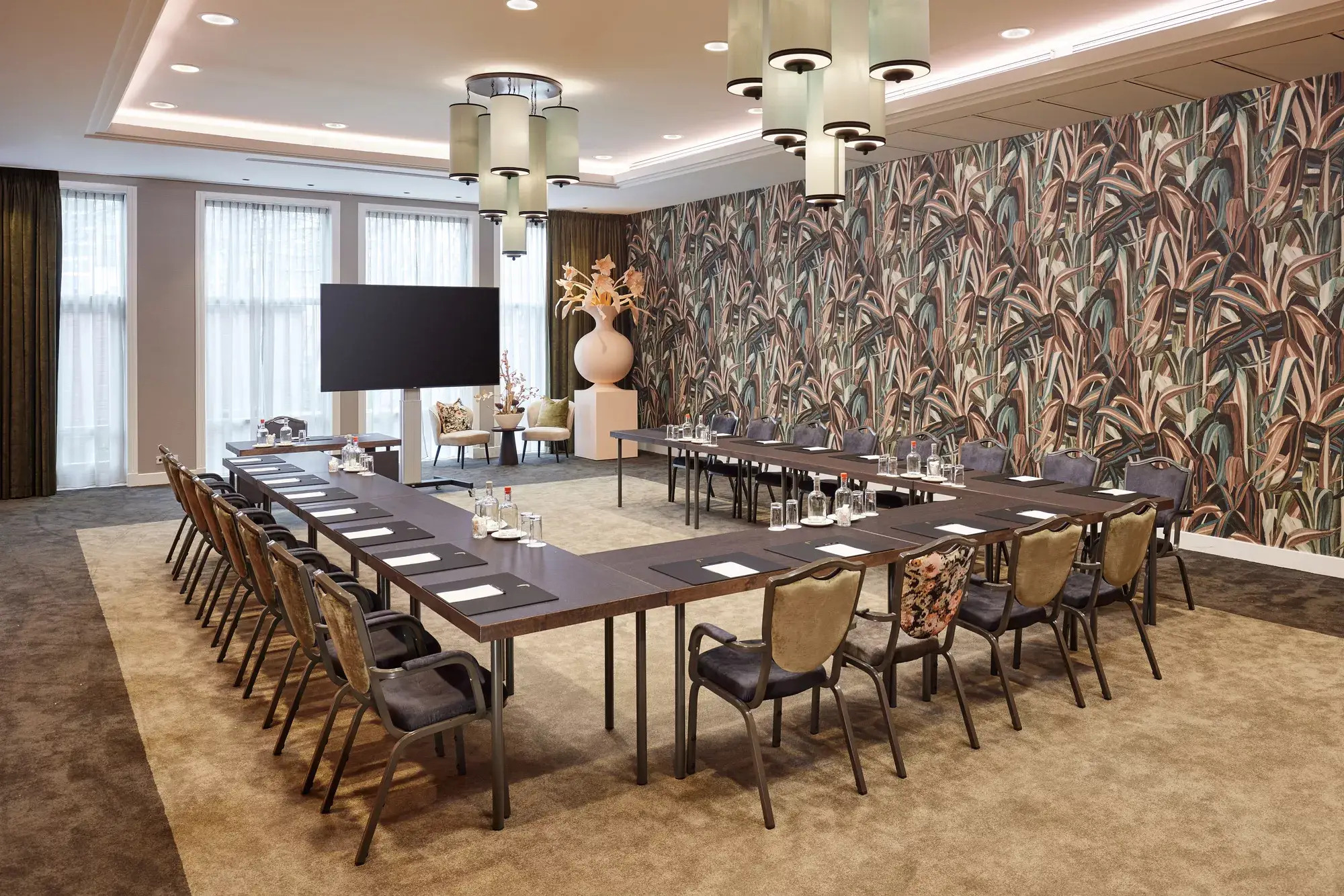 Vergaderzaal Tulp 3 in U-vorm opstelling