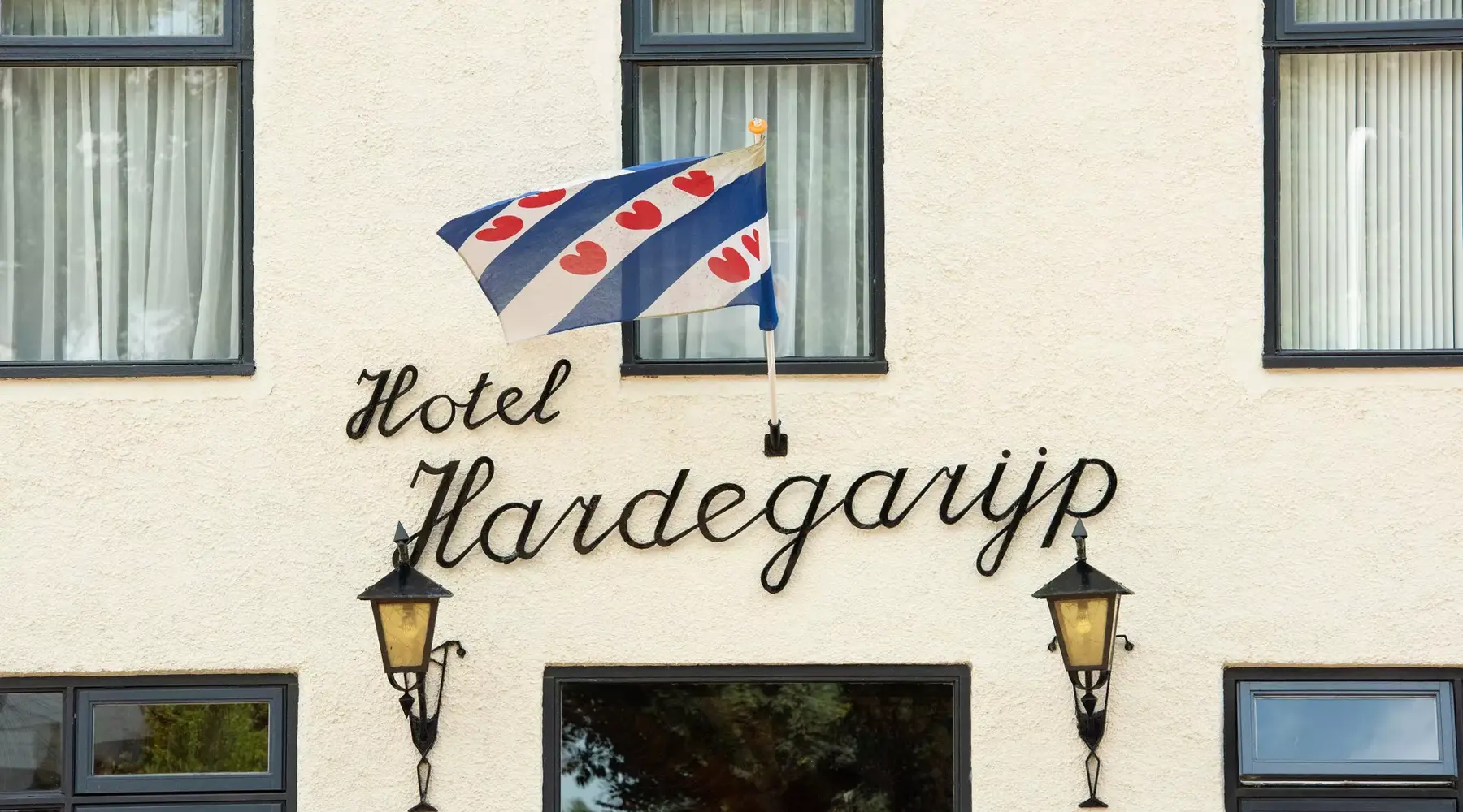 Exterior facade of Hotel Hardegarijp
