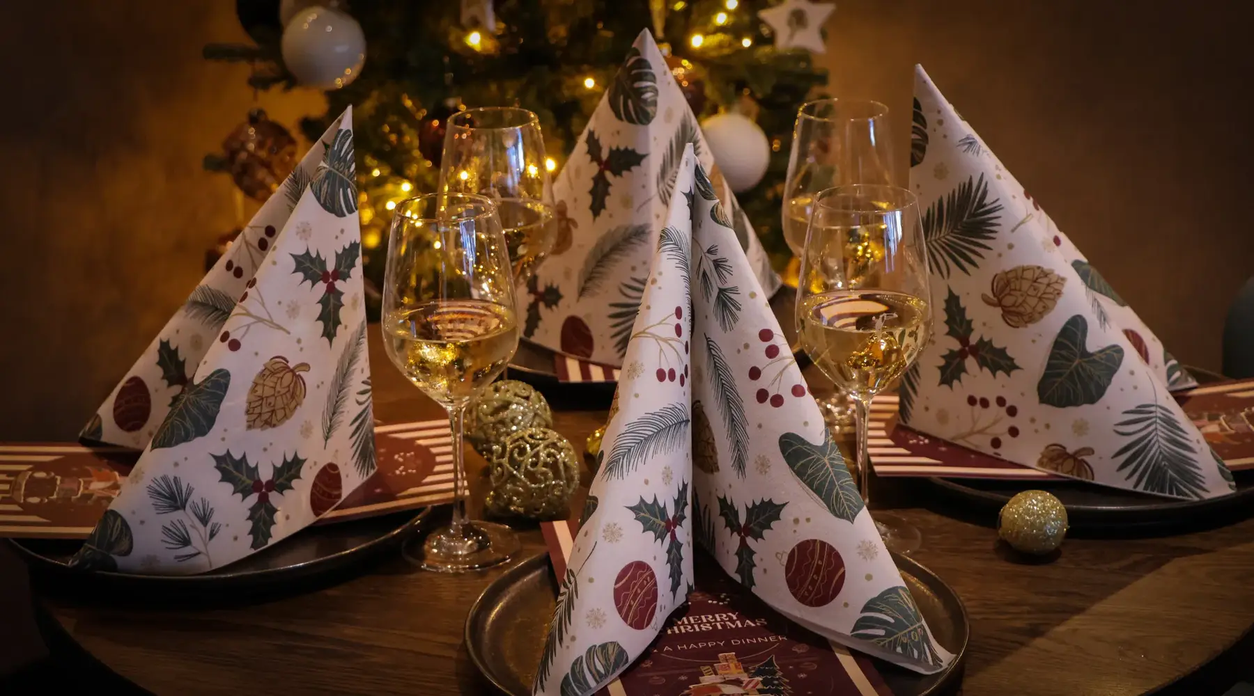 Kerstsfeer in restaurant van een hotel