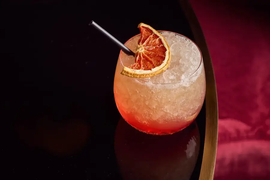 Cocktail au bar sur le toit Skybar Mr. Sato