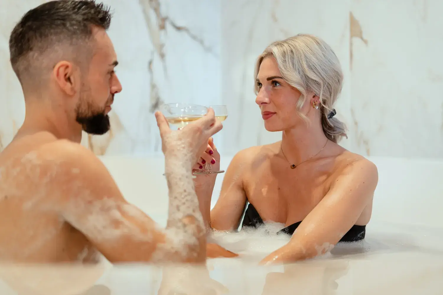 couple dans un jacuzzi