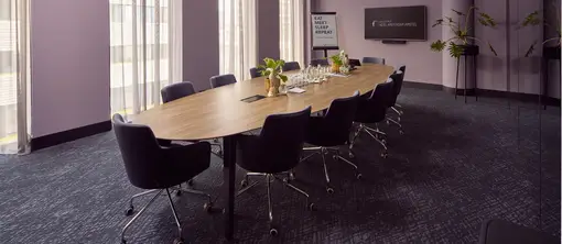 Bloemenmarkt boardroom with meeting table and screen