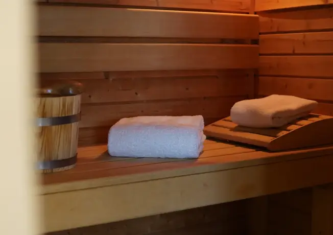 Nuit en amoureux avec sauna  Suite avec Sauna Privé à Charleroi | Expérience Wellness