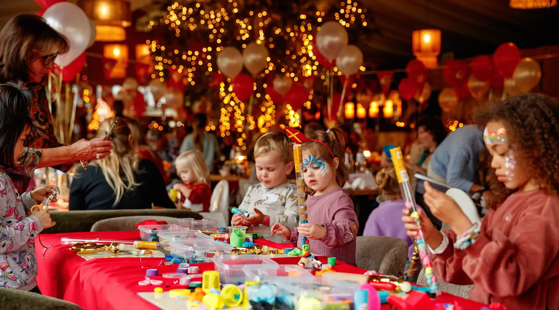 Toekanland Festival with playing children