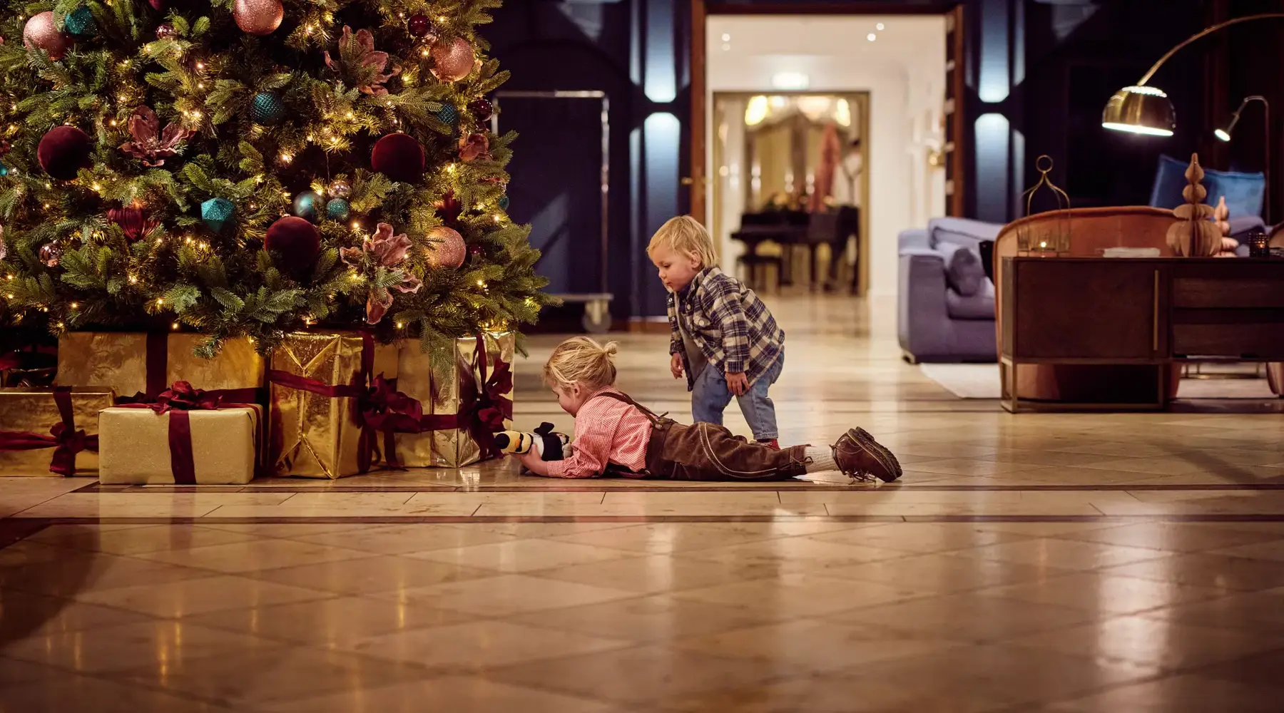 Children at the Christmas tree