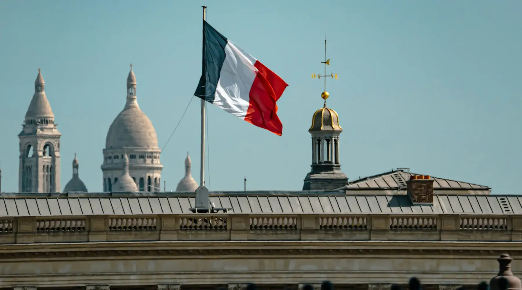 Franse vlag op een gebouw