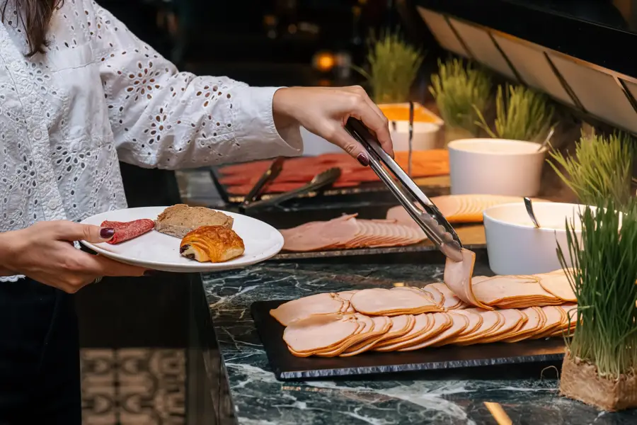 Extensive live cooking breakfast buffet
