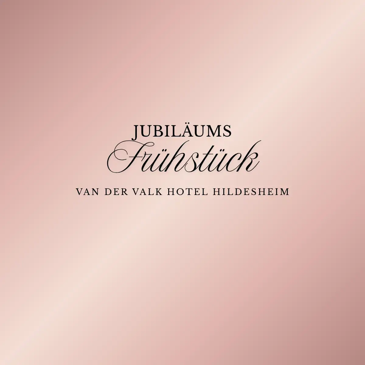 De afbeelding toont het jubileumontbijt van Van der Valk Hotel Hildesheim in een stijlvol jubileumontwerp. De tekst "Jubileumontbijt" staat op een roségouden achtergrond en verwijst naar het exclusieve ontbijtaanbod ter gelegenheid van het 20-jarig jubileum.