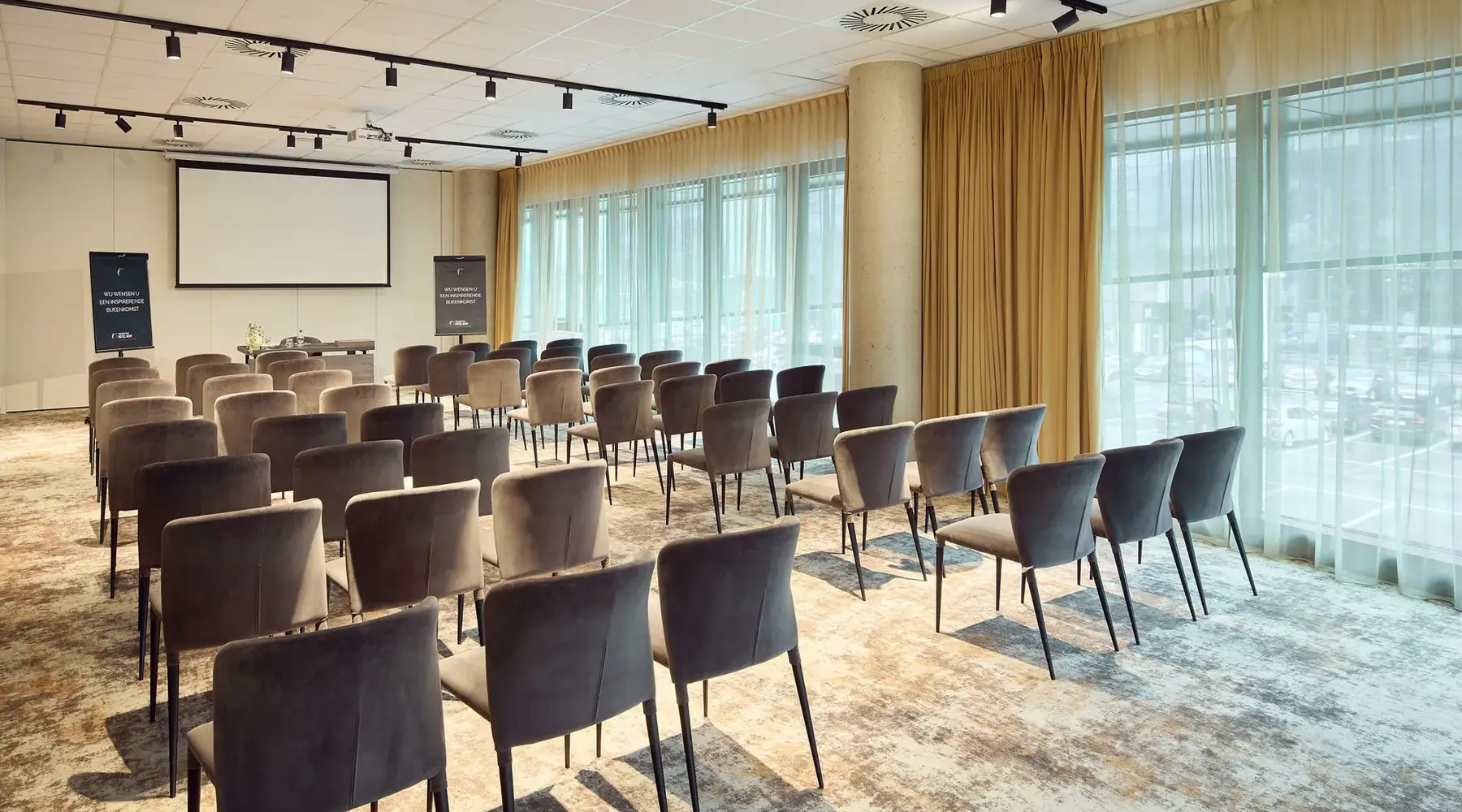 theater opstelling zaal vrijdagmarkt in Hotel Gent