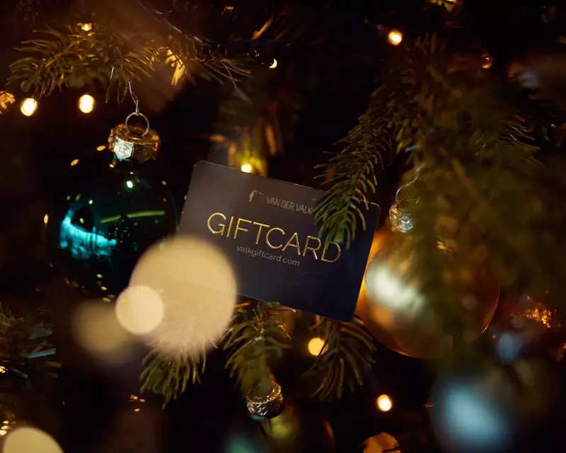 Van der Valk Giftcard als kerstcadeau in de kerstboom