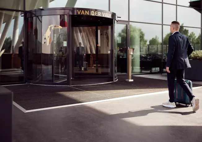 Arrival at the entrance of the hotel