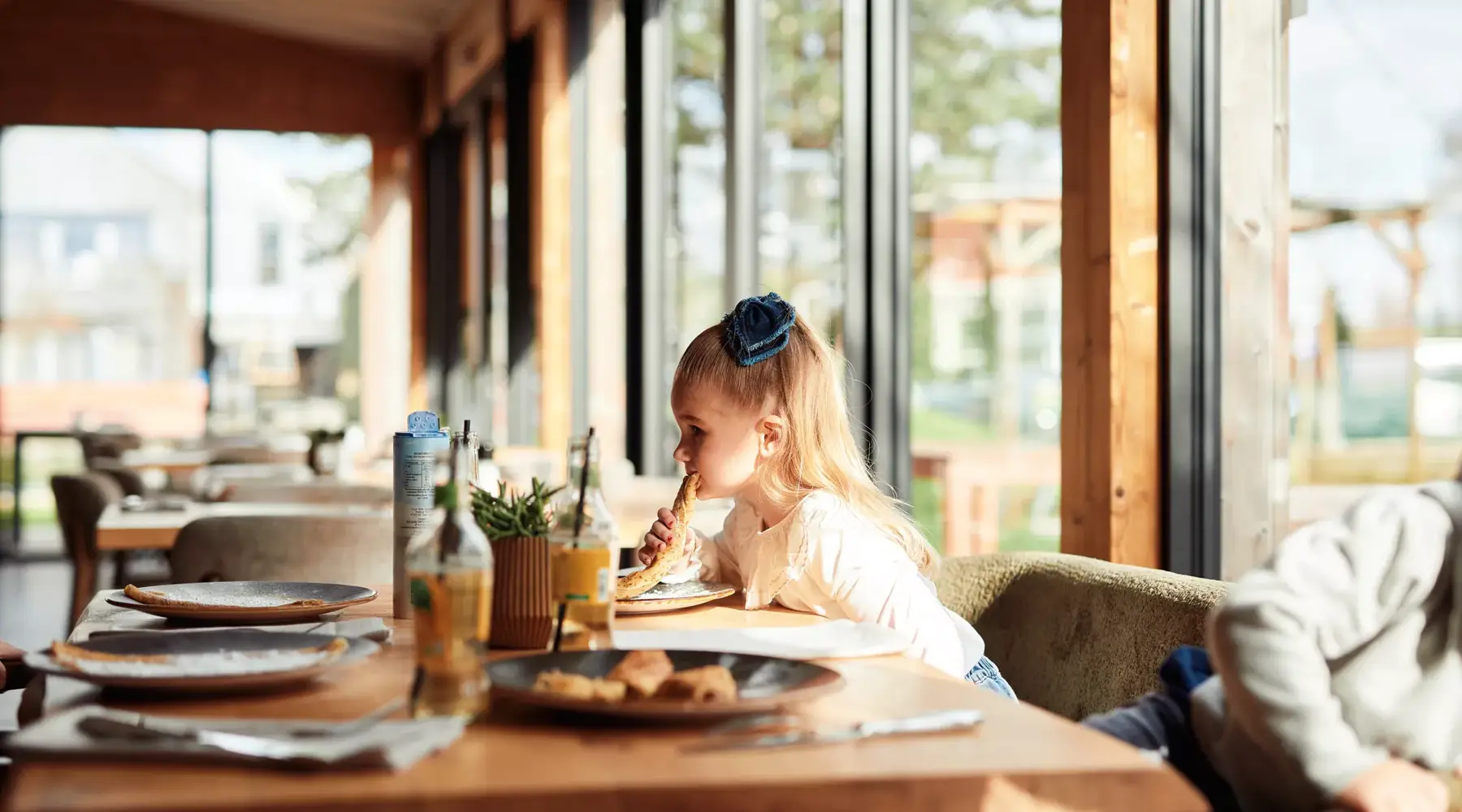 Child eats pancakes.