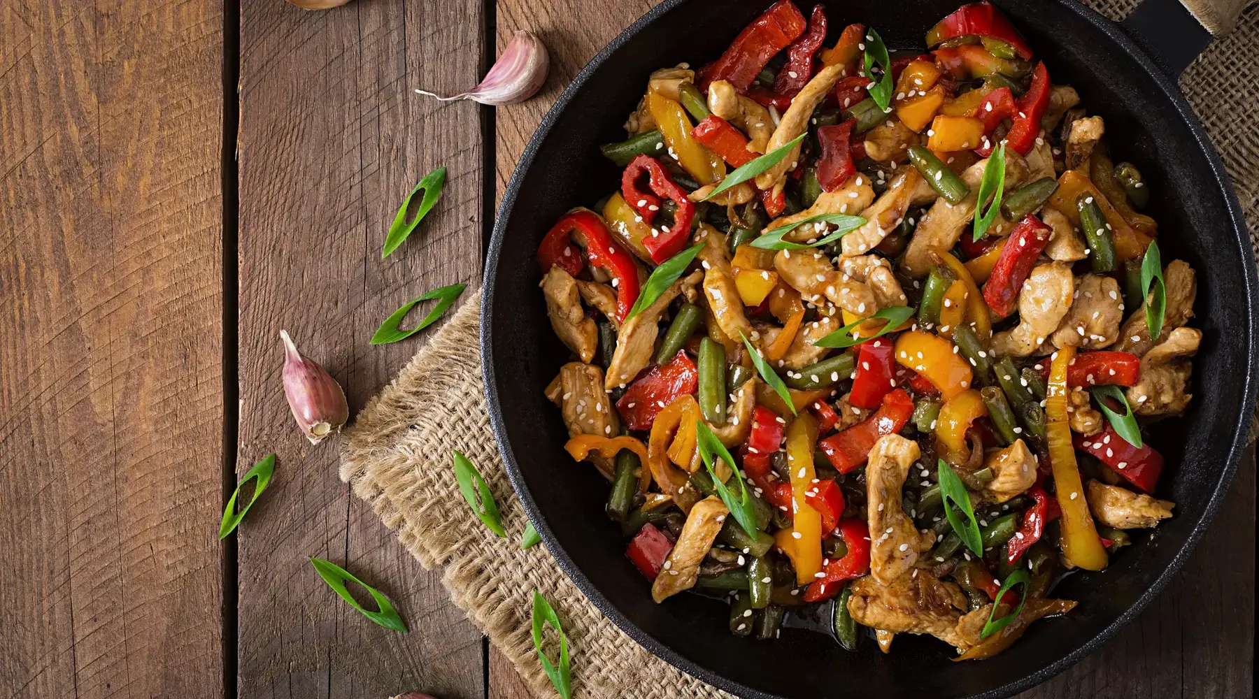 Plat dans une poêle