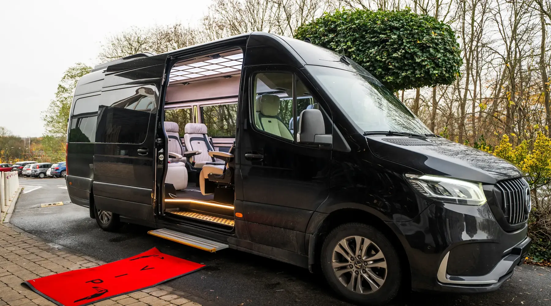 De shuttlebus van Van der Valk.