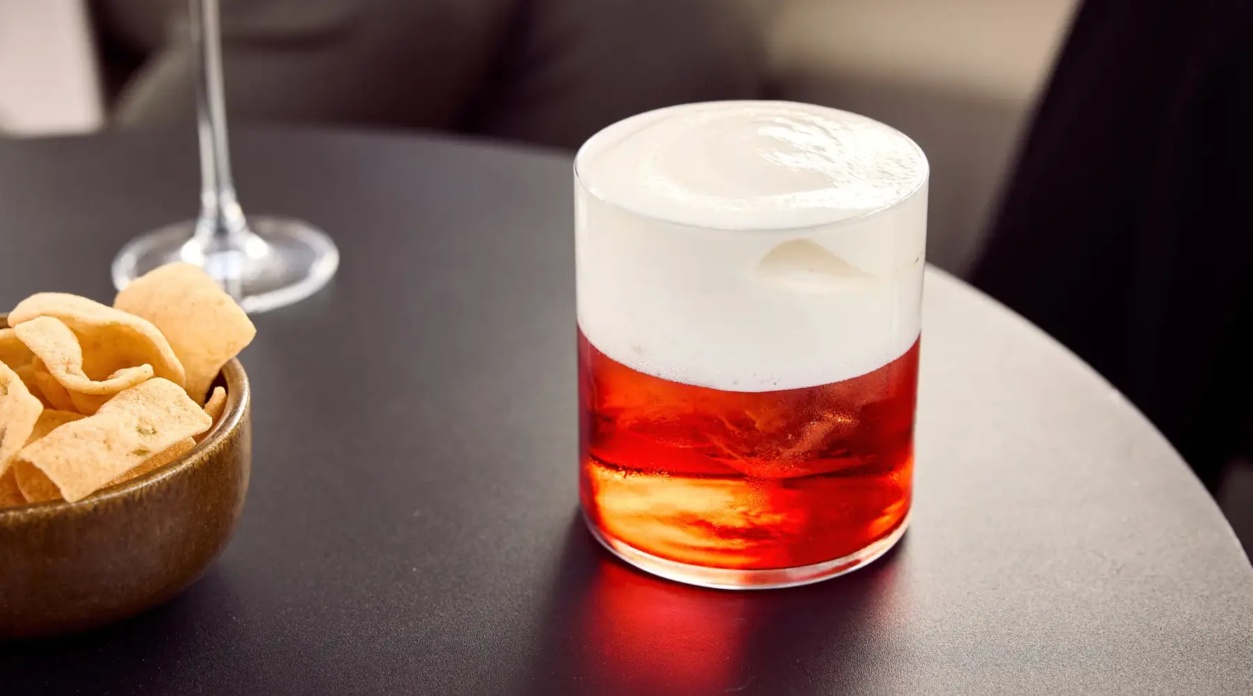 Cocktail au bar sur le toit Skybar Mr. Sato