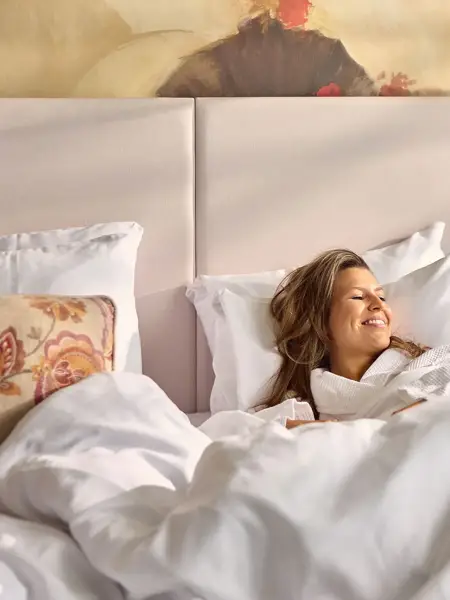 Vrouw overnacht in een kamer van Van der Valk Hotel Gent