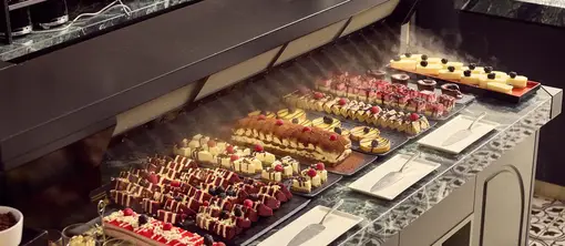 warmes Buffet vom Brunch im Hotel Gent