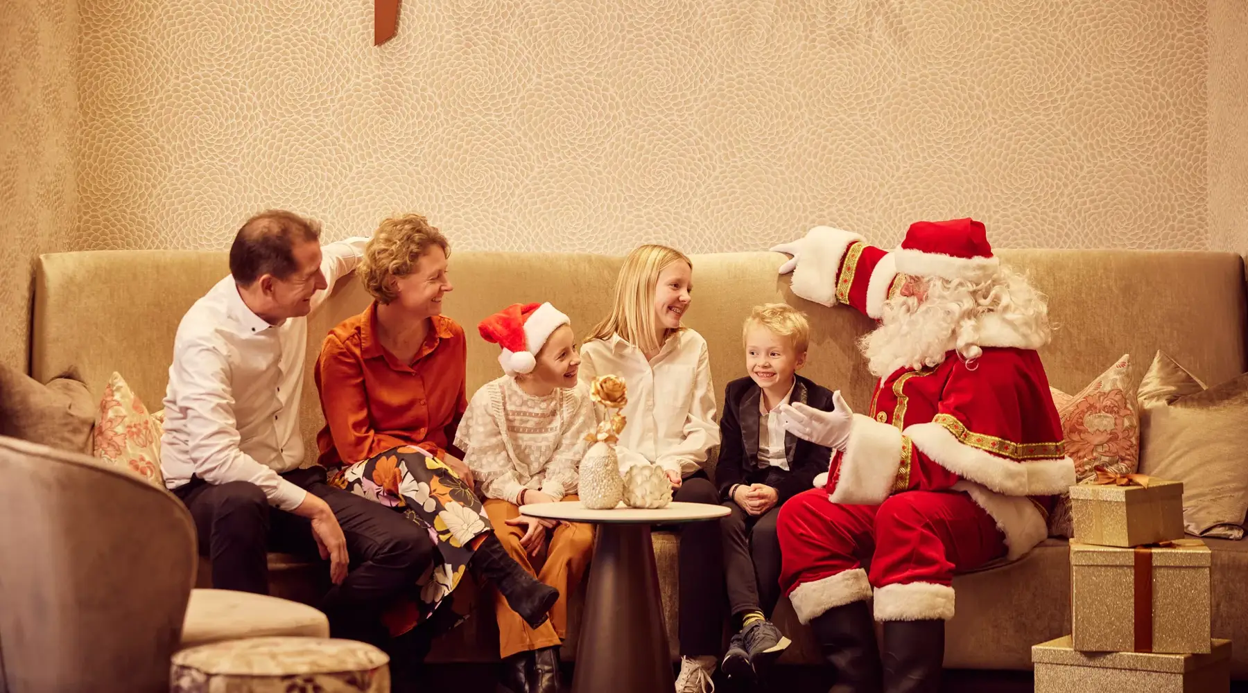 Père Noël avec sa famille chez Van der Valk Gorinchem
