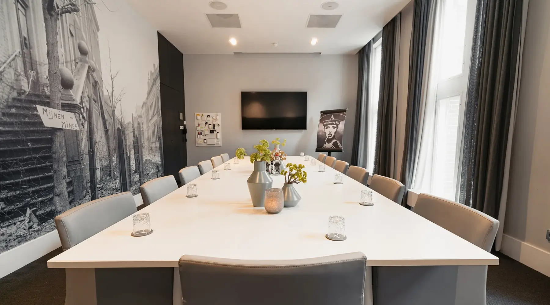 Tafel in zaal het archief