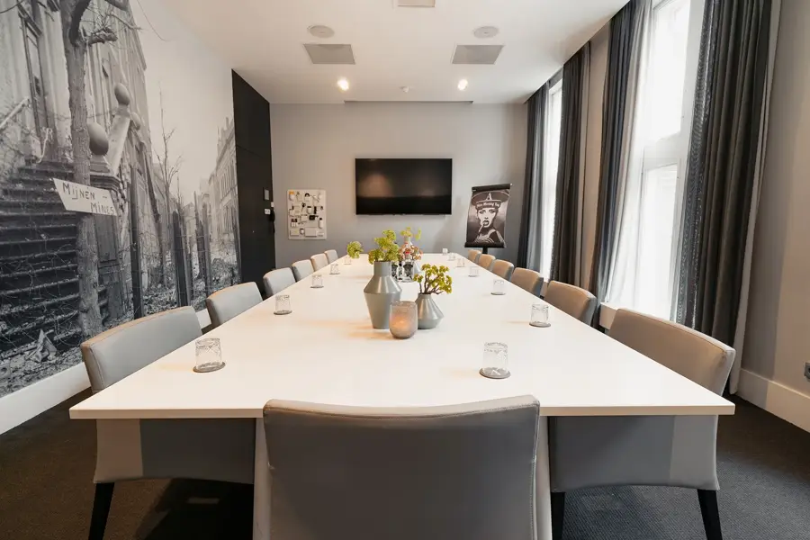 Tafel in zaal het archief