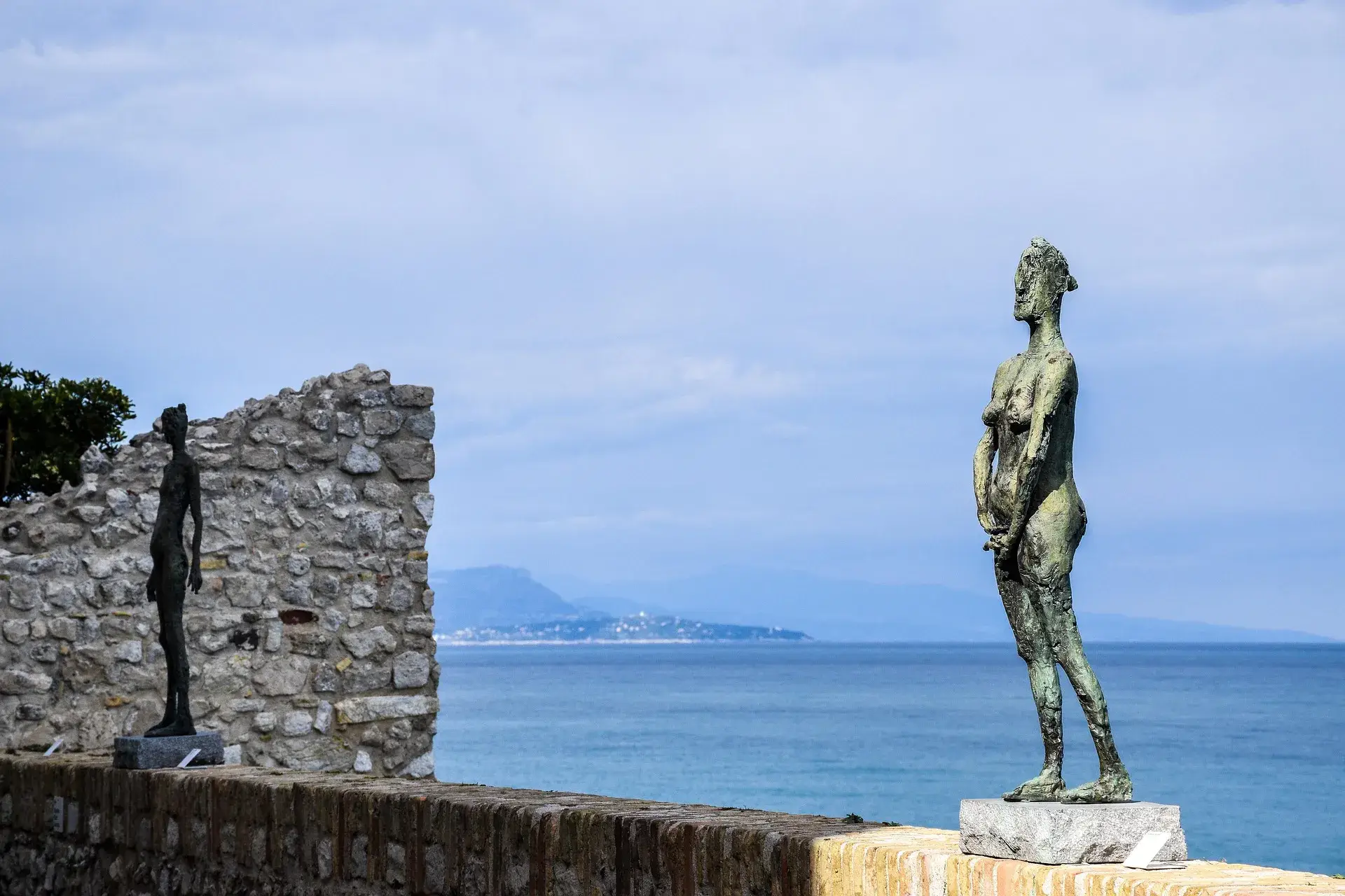 Statues au Musée Picasso à Antibes