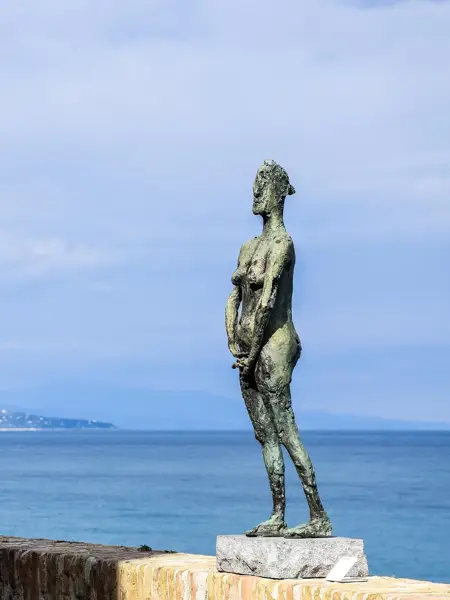 Statue à l'extérieur du Musée Picasso à Antibes