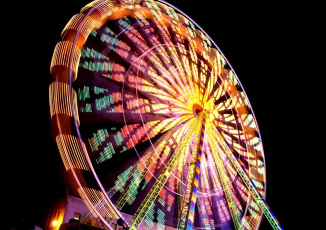 Riesenrad auf dem Jahrmarkt