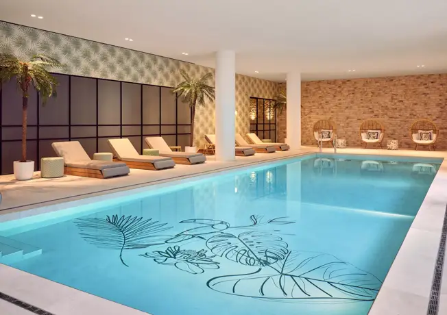 Schwimmbad im Hotel Lelystad