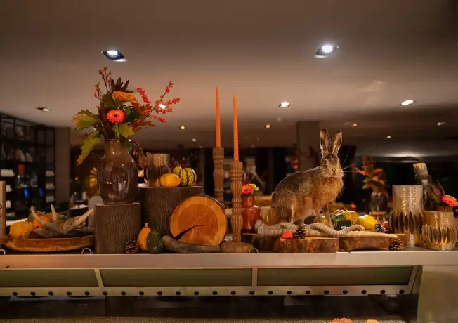 Wildbuffet met gezellige herfstdecoratie