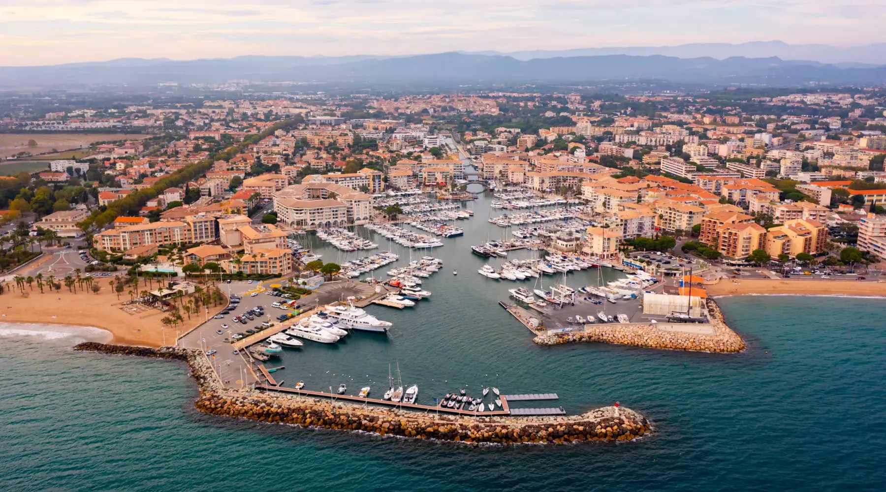 Photo aérienne du port de Fréjus
